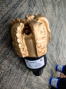 6 1/2 pouces 5 ailettes PDC foret foret <span class=keywords><strong>de</strong></span> surfaçage dur <span class=keywords><strong>buse</strong></span> remplaçable pour le forage <span class=keywords><strong>de</strong></span> puits <span class=keywords><strong>de</strong></span> pétrole - Product Image 3