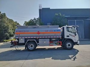 Camión Cisterna de Combustible Pequeño de <span class=keywords><strong>5</strong></span> Toneladas con Función de Autosucción, Camión Cisterna de Diésel Móvil para Minería y Agricultura - Product Image 3