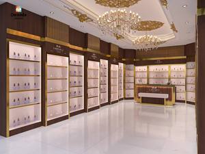 Elegante Vitrina de Madera Dorada para Perfumes, Personalizada, con Kioscos y Diseño Integral para Tiendas y Minoristas - Product Image 5