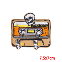 Patch brodé en forme de cœur de style gothique avec motif de crâne, adapté aux vestes, jeans, sacs, chapeaux, etc.