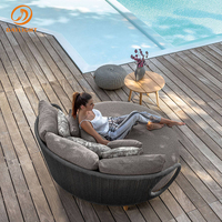 Sillón de Exterior Redondo de Diseño con Reposabrazos de Cuerda Arqueada, Sofá Cama Moderno Tejido en Verde Oliva con Patas de Madera para el Borde de la Piscina