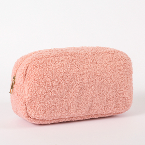 กระเป๋าเครื่องสำอางขนปุยเทอร์รี่ลายตัวอักษรน่ารักแบบพกพาสำหรับเดินทางในฤดูหนาว พร้อมซิป ทนทาน ทำเองได้ - Product Image 4