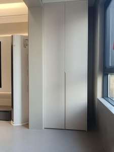 ארון טלוויזיה מודרני מעץ מלא ידידותי לסביבה וסט ארון בגדים לחדר שינה עם ארון פינת אוכל לשימוש במלון - Product Image 5