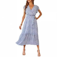 Robe midi d'été pour femme à imprimé floral, col en V, devant croisé, manches courtes à volants, ceinture à nouer, effet superposé fluide, tenue de plage