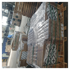 Carreaux en porcelaine émaillée antibactérienne antidérapante résistante aux acides pour l'isolation thermique de conception traditionnelle de mur de plancher intérieur - Product Image 1