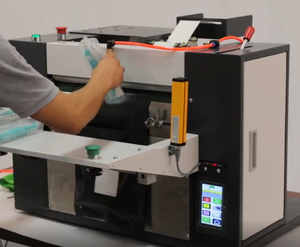 Machine d'étiquetage semi-automatique électrique pour sacs et pochettes/films d'emballage, idéale pour l'e-commerce de vêtements |   Usage personnel/privé - Product Image 2