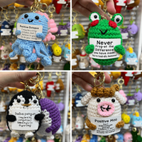 Handgemaakte positieve gehaakte poppen, schattige groente-, fruit- en dierenhaak-sleutelhangers als cadeau & emotionele steun