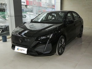 La <span class=keywords><strong>Peugeot</strong></span> 408 Luxury Edition de 2025, équipée d'un moteur 1.5T, présente des caractéristiques haut de gamme et son prix est raisonnable. - Product Image 3