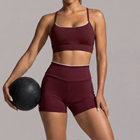 Ensemble de sport 2 pièces pour femme avec bretelles contrastées, soutien-gorge de sport dos nageur et short cycliste taille haute, idéal pour le yoga et la gym