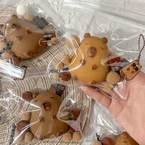 Muñeco de silicona pequeño Kapibala popular para niños, juguete antiestrés de celebridad de internet, bola de descompresión, artefacto blandito para apretar, juguetes de apretar - Product Image 4