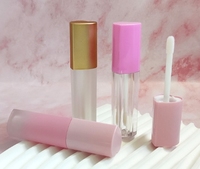 Emballage de glaçage à lèvres personnalisé de 4ml Tube de brillant à lèvres en forme de coeur Peinture en aérosol à rabat rose transparent dégradé Lèvres en plastique personnalisées