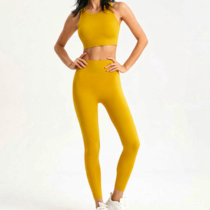 Conjunto de yoga personalizado OEM de alta calidad para mujer estilo único con patrón sólido transpirable Cierre de cintura elástica - Product Image 1