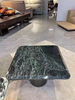 Table basse en marbre vert de haute qualité, durable et unique, avec structure métallique, motif de veinage naturel, design européen moderne, réglable