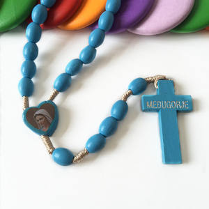 Collar <span class=keywords><strong>de</strong></span> madera con cuentas ovaladas, <span class=keywords><strong>Rosario</strong></span> religioso con <span class=keywords><strong>la</strong></span> Virgen María y buceador, icono <span class=keywords><strong>de</strong></span> <span class=keywords><strong>la</strong></span> justicia, barato, venta al por mayor - Product Image 1