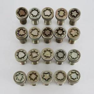 Juego de 20 Llaves de Cabeza Redonda con Rosca Fina Métrica Clase 4 Anti-Robo KHC para Extracción de Tuercas de Rueda, Acero Hexagonal Cromado, Ajuste Universal - Product Image 2