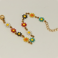 Bracelet réglable en acier inoxydable plaqué or 18 carats, imperméable, avec fleurs de marguerite colorées style bohème pour femmes