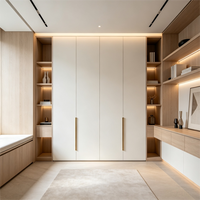 Armoire de rangement multifonctionnelle en bois sur mesure pour villa, avec banc de fenêtre, étagères de présentation, étagère ouverte à LED et dressing