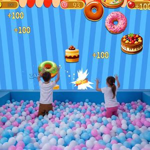 13 jeux interactifs immersifs, dont des jeux de projection de tir dans une fosse à balles, des ballons, des dinosaures, du football, et de multiples thèmes - Product Image 2
