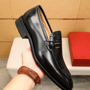 Mocasines de Hombre de Alta Calidad, Cuero Vacuno Repujado con Patrón de Cocodrilo, Goma Antideslizante, Proceso de Ribeteado Delicado, Ferragamos - Product Image 6