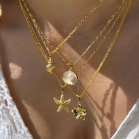 Collar Elegante Retro con Colgante de Flor de Hibisco, Concha y Estrella de Mar en Color Oro de 18K, Resistente al Agua