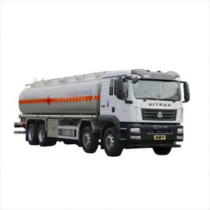 Camion-citerne Sitrak Sinotruck 8x4 pour le transport de carburant, 30M3 30CBM, réservoir en aluminium pour huile diesel - Product Image 1