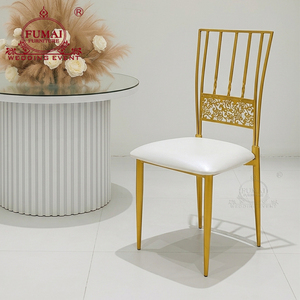 Chaise d'hôtel moderne en métal doré FUMAI FURNITURE avec coussin en mousse blanche, dossier à lattes, pieds coniques, mobilier commercial d'intérieur - Product Image 1
