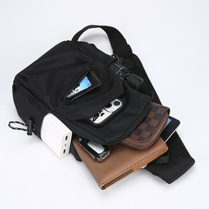 Bolso de Pecho Cruzado para Hombre de Tela Oxford, Bandolera Negra, Gris y Azul a Rayas, Moderno para Uso Diario, Primavera 2025 - Product Image 1