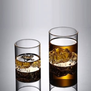 Verre à whisky personnalisé de 180 ml, design moderne fait main, sans BPA, écologique, pour admirer la vue sur les montagnes - Product Image 1
