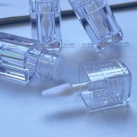 Tube en plastique vide personnalisé pour cosmétiques, petit échantillon, applicateur à pinceau carré, modèle 4142, tube à gloss pour les lèvres du Guangdong