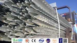 Poste recubierto <span class=keywords><strong>de</strong></span> PVC verde/negro producido en fábrica al por mayor <span class=keywords><strong>para</strong></span> cercado metálico - Product Image 4