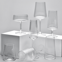 Set gelas anggur seruling sampanye peralatan minum kristal bergaris bebas timah elegan desain berbeda