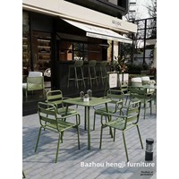 Ensemble de meubles d'extérieur en fer minimaliste moderne avec chaise de détente et table à café/thé pour patios, villas et maisons d'hôtes