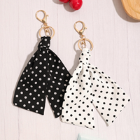 En gros, Pendentif de sac et accessoire de mode en foulard à pois colorés avec nœud, porte-clés fait main pour clés de voiture et sacs à main
