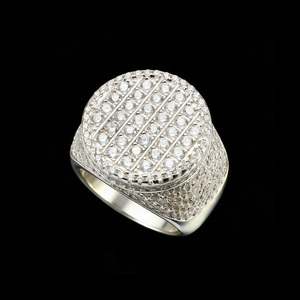 Anello da <span class=keywords><strong>Uomo</strong></span> in <span class=keywords><strong>Argento</strong></span> Sterling <span class=keywords><strong>925</strong></span> con Diamanti Moissanite Taglio Rotondo e Finitura Pavé - Product Image 1