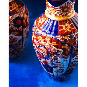 Coppia di Vasi in Porcellana Imari Artigianali, Design Nordico, Decorazione da Tavolo per Pasqua di Daniele F. - Product Image 1