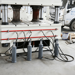 เครื่องดึงขึ้นรูปแบบลึกด้วยระบบไฮดรอลิกควบคุมด้วยเซอร์โว PLC ความแม่นยำสูง รองรับน้ำหนัก 400 ตัน แบบสี่คอลัมน์สามคาน ปรับแต่งได้ - Product Image 5