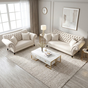 Elegante Juego de Sofás Chesterfield Gótico Vintage 2+3, Muebles de Estilo <span class=keywords><strong>Americano</strong></span> en Color Crema Cálido, Juego de Sofás Tapizados en Tela para Sala de Estar - Product Image 1