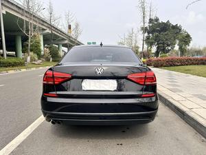 Volkswagen <span class=keywords><strong>Passat</strong></span> <span class=keywords><strong>2017</strong></span> 330TSI DSG Premium 2.0T Benzina Berlina Business di Medie Dimensioni Usata Economica per Esportazione - Product Image 3