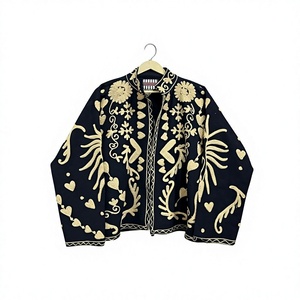 Blazer Negro Bordado para Mujer con Patrón Floral Dorado, Cuello Mao, Manga Larga, Bordado a Mano, Ropa de Abrigo Otoñal - Product Image 1