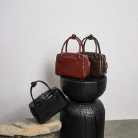 Sac à main Boston élégant en cuir souple pour femme, Nouvelle collection 2026, Style rétro français polyvalent, porté épaule et croisé