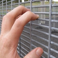 8ft 10ft Hoge Beveiligingshekpanelen 358 Yard, 76x12.7mm Anti-Klim Gelast Gaas, HDG Poedercoating, Industriële Veiligheid Australië Eco