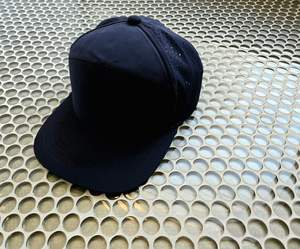 Sombreros de rendimiento personalizados para hombres, impermeables, de 7 paneles, de ala plana, sombrero de surfista, gorra de béisbol perforada con láser para golf, correr, entrenamiento - Product Image 3