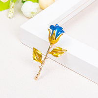 Bros Bunga Kristal Berlapis Emas Elegan Wanita Pin Bros Bentuk Bunga Mawar Enamel Merah Biru