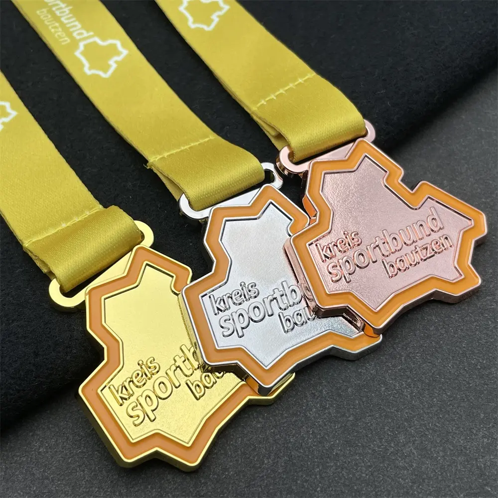 Großhandel Günstige Design Ihre eigene leere Zink legierung 3D Gold Award Marathon Laufen Custom Metal Sport Medaille