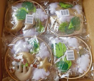 Sur la vente fait à la main couleur magnifique feutre teddy nursery bébé berceau mobile avec bague en bois - Product Image 6