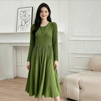 Neues Damenkleid im Vintage-Stil: Elegantes, geprägtes, plissiertes, knielanges, atmungsaktives, schmal geschnittenes Langarmkleid mit Stickerei, waschbar