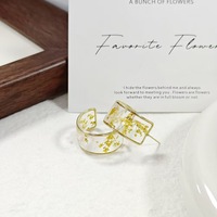 Boucles d'oreilles tendance en acier inoxydable, petites boucles d'oreilles fleur de marguerite jonquille pour femmes, adaptées aux cadeaux de fête de mariage quotidiens