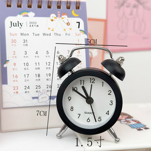 นาฬิกาปลุกโลหะขนาดเล็ก 1.5 นิ้ว ทรงกลม ฟังก์ชั่นเลื่อนปลุกแบบกลไก นาฬิกาตั้งโต๊ะ สีขาว ดำ ชมพู ฟ้า ฟ้าอมเขียว - Product Image 2