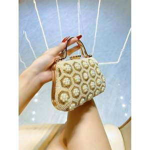 Bolsos de Noche con Forma de Corazón y Pedrería para Mujer, Bolso de Mano de Cristal Dorado para Fiesta de Graduación - Product Image 1