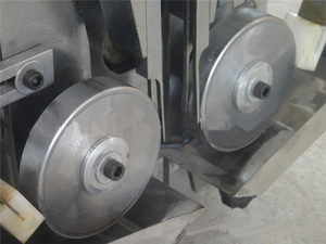 Macchina <span class=keywords><strong>per</strong></span> la verniciatura dei bordi in pelle a doppio lato GSB-670 <span class=keywords><strong>per</strong></span> articoli in pelle - Product Image 6